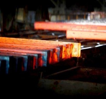 اثرات منفی قیمت دستوری فولاد در بورس