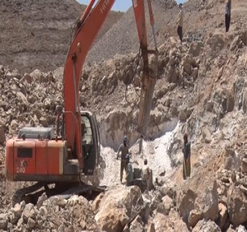 استخراج یازده هزار تن خاک نسوز ازمعدن شهید نیلچیان استان چهارمحال وبختیاری